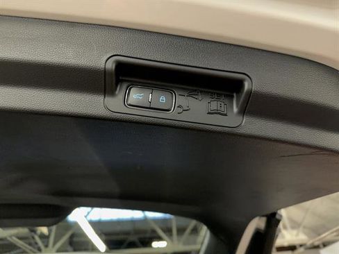 Certified 2022 Ford Explorer XLT w/ Equipment Group 202A image 17