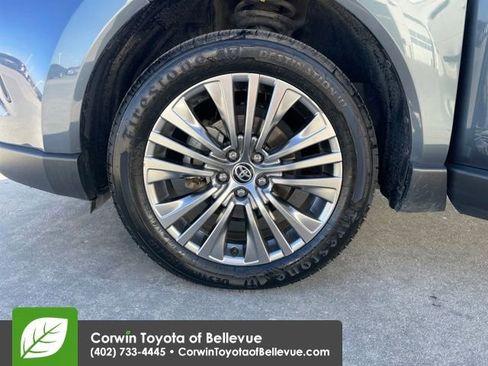 Used 2021 Toyota Venza Limited image 25