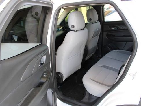 Used 2025 Chevrolet TrailBlazer LT w/ LPO, Blackout Package FWD image 24