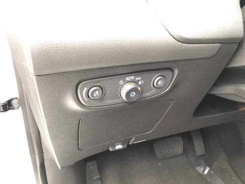 Used 2023 Buick Encore GX Essence w/ Experience Buick Package FWD image 10