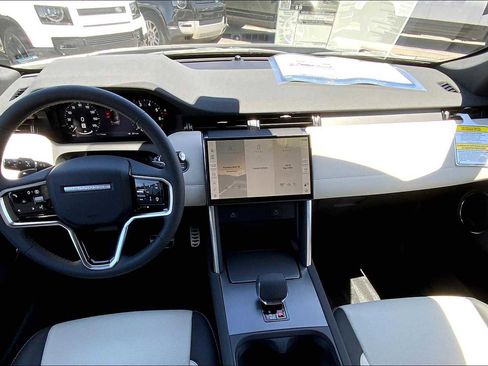 Used 2025 Land Rover Discovery Sport Dynamic SE image 5