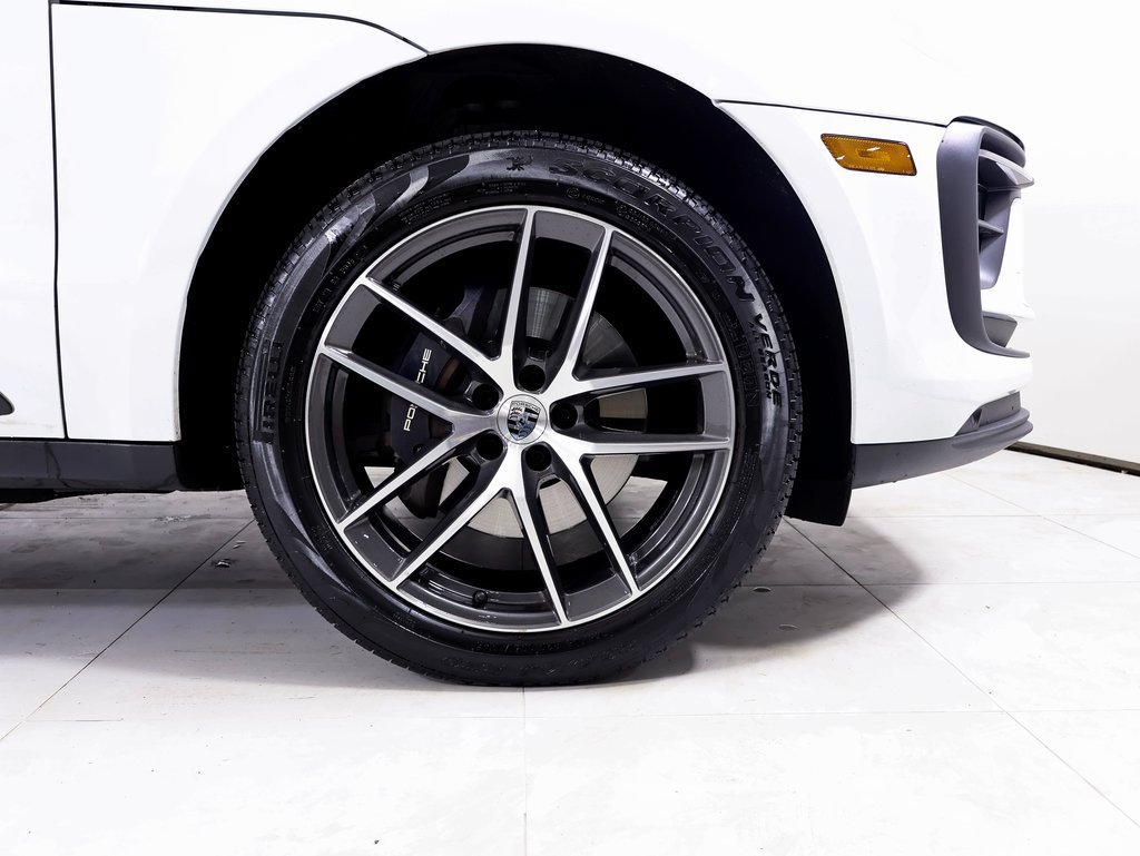 Certified 2025 Porsche Macan AWD/4WD image 21