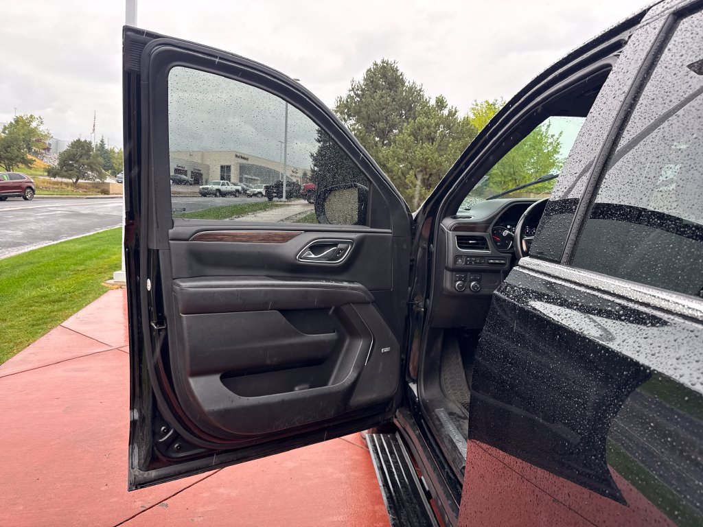 Used 2021 Chevrolet Suburban High Country w/ Premium Package 2 AWD/4WD image 9