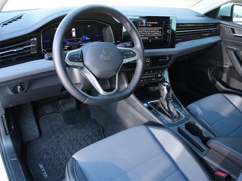 Certified 2025 Volkswagen Jetta SE image 10