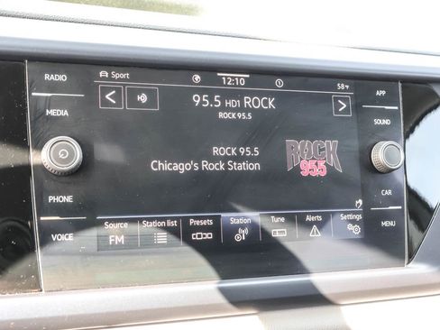 Certified 2022 Volkswagen Taos SE image 23