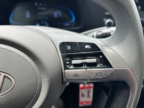 Used 2025 Hyundai Elantra SE FWD image 14