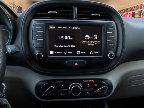 Used 2025 Kia Soul LX w/ LX Technology Package FWD image 23