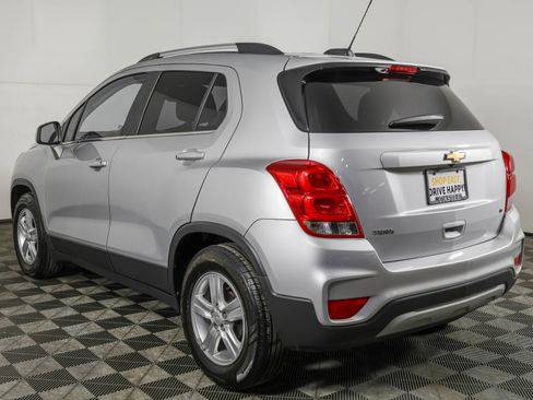 Used 2019 Chevrolet Trax LT w/ LT Convenience Package FWD image 17
