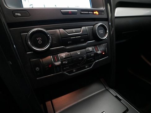 Used 2017 Ford Explorer XLT w/ Equipment Group 202A image 22