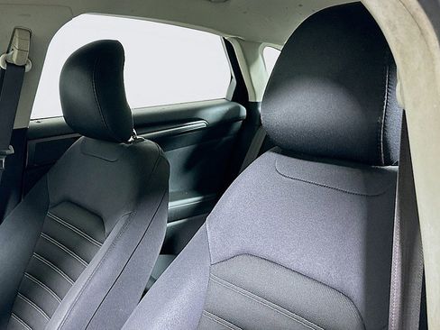 Used 2014 Ford Fusion SE image 18