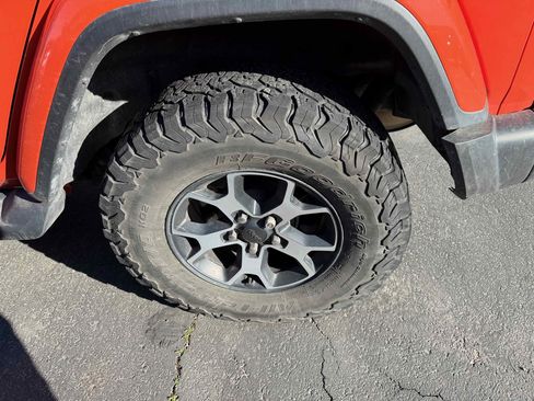 Used 2019 Jeep Wrangler Unlimited Sahara w/ Uconnect 4C Nav & Sound Group image 12