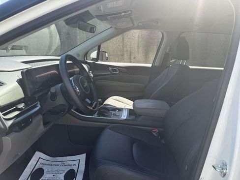 Used 2026 Kia Carnival FWD image 19
