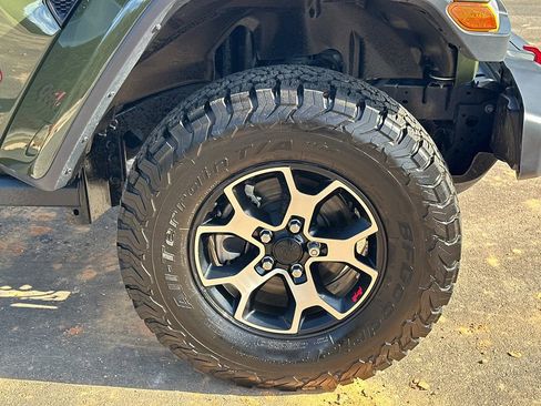 Used 2023 Jeep Wrangler Unlimited Rubicon w/ Cold Weather Group image 12