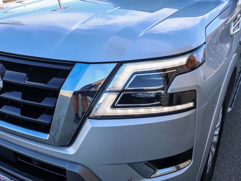Used 2022 Nissan Armada SV image 10