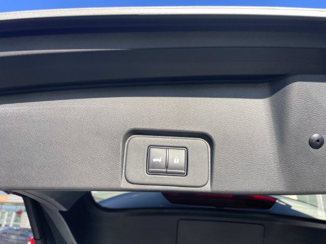 Used 2025 Nissan Rogue SV AWD/4WD image 8