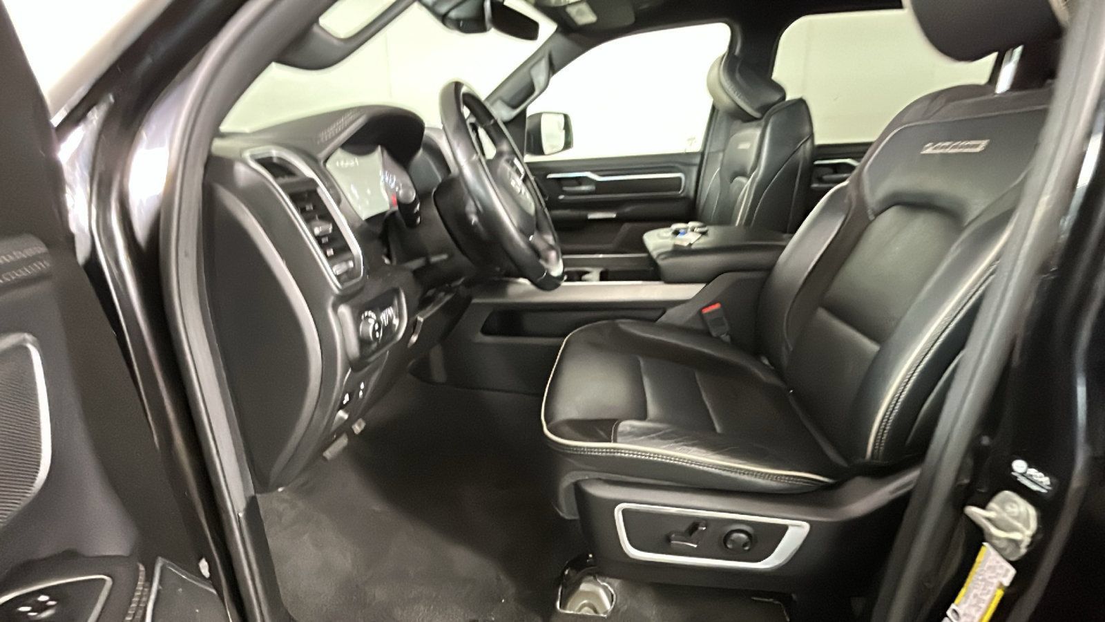 Used 2023 RAM 1500 Laramie AWD/4WD image 13