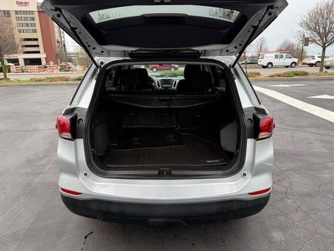 Used 2022 Chevrolet Equinox LS AWD/4WD image 5