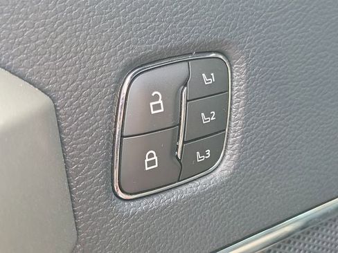Used 2022 Ford F250 Lariat w/ Lariat Ultimate Package AWD/4WD image 25