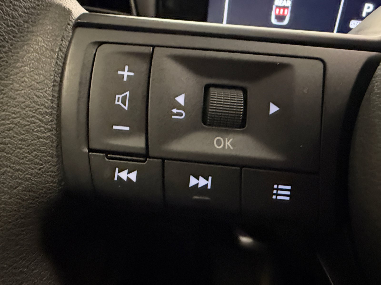 Used 2025 Nissan Kicks SV w/ SV Premium Package FWD image 18