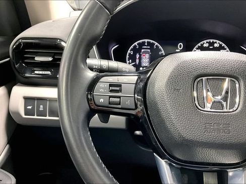 Used 2024 Honda Pilot Touring image 13