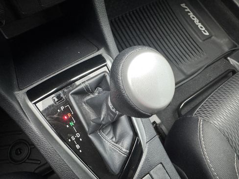 Used 2018 Toyota Corolla LE image 29