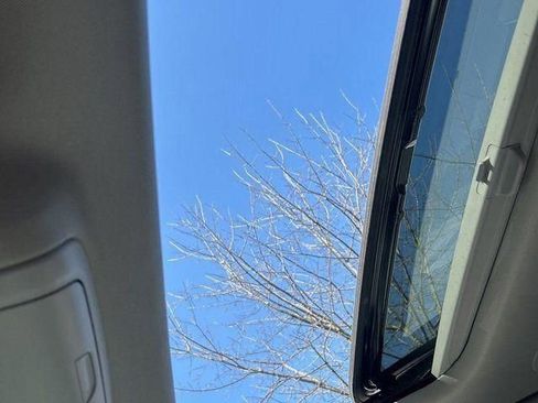 Used 2022 GMC Acadia SLT w/ Technology Package image 28