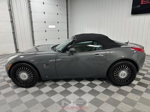 Used 2008 Pontiac Solstice Convertible w/ Premium Package RWD image 4
