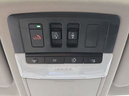 Used 2024 Nissan Rogue SL w/ SL Premium Package image 42