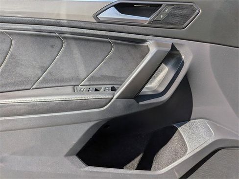 Certified 2022 Volkswagen Tiguan SE R-Line image 22