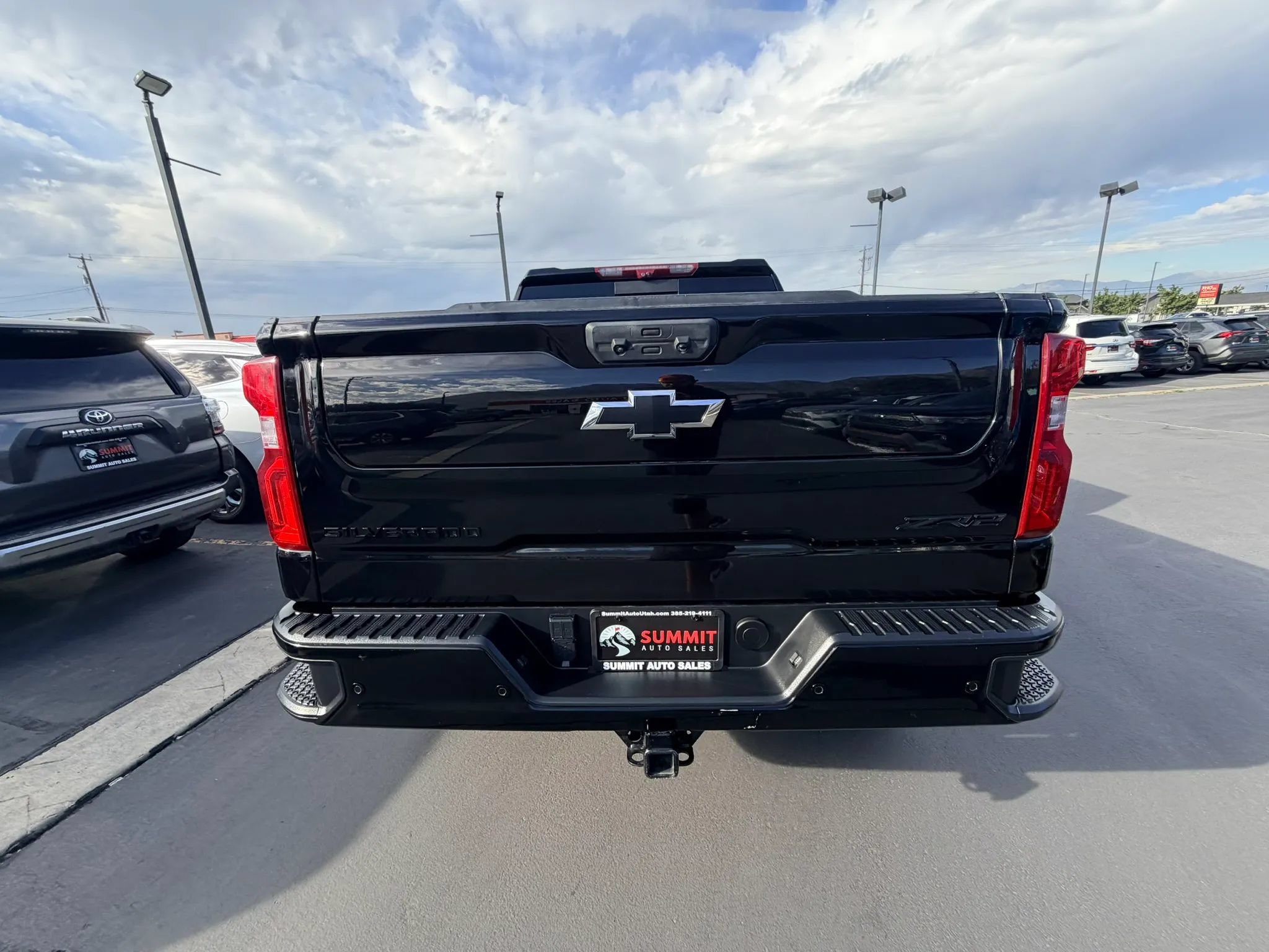 Used 2024 Chevrolet Silverado 1500 ZR2 w/ Technology Package AWD/4WD image 4