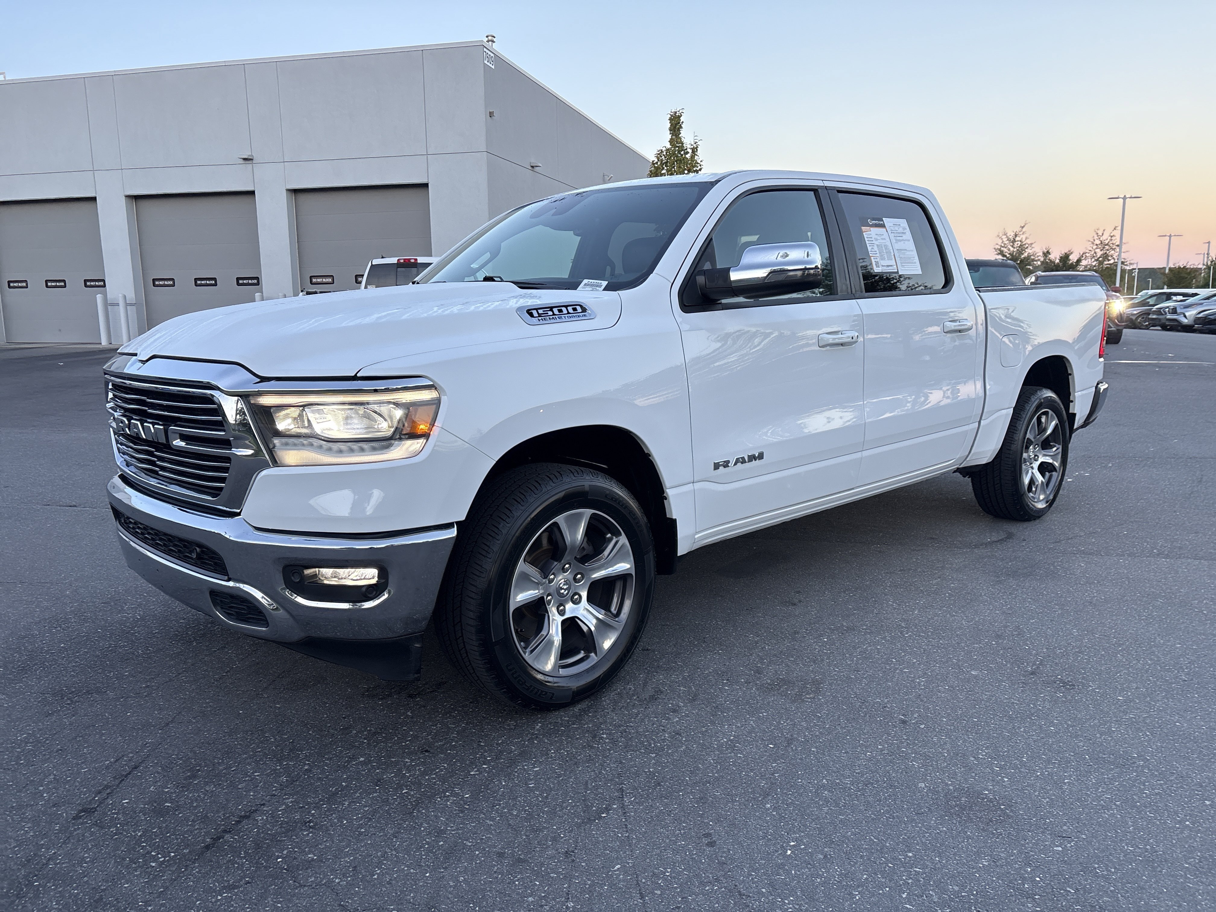 Used 2023 RAM 1500 Laramie AWD/4WD image 5