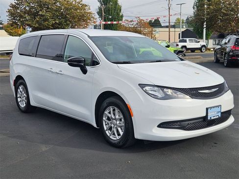 New 2026 Chrysler Voyager LX image 8