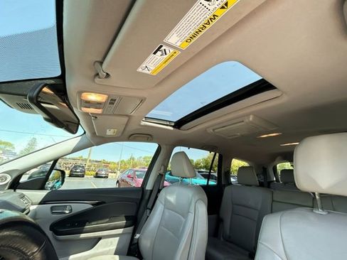 Used 2017 Honda Pilot Touring image 36