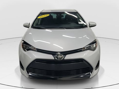 Used 2019 Toyota Corolla LE image 2