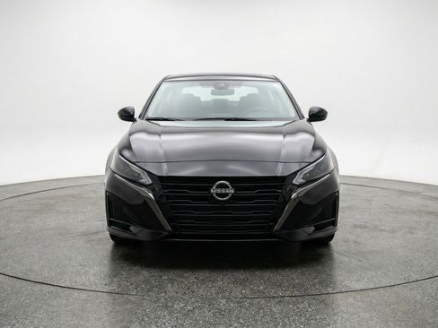 Used 2025 Nissan Altima 2.5 SV FWD image 2