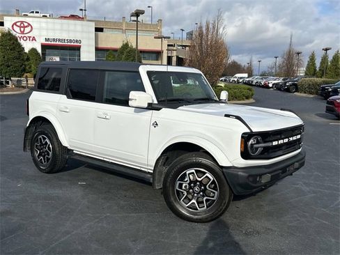 Used 2023 Ford Bronco Outer Banks image 2