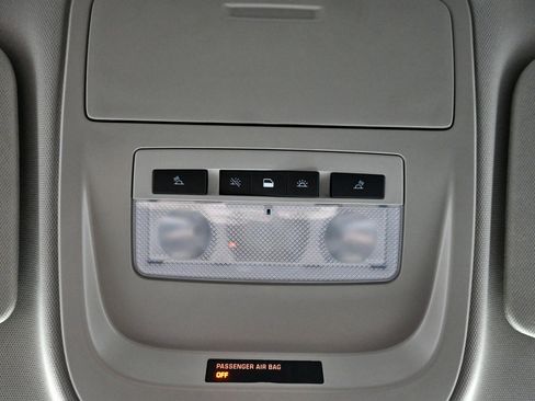 Used 2022 Chevrolet Colorado Z71 AWD/4WD image 18