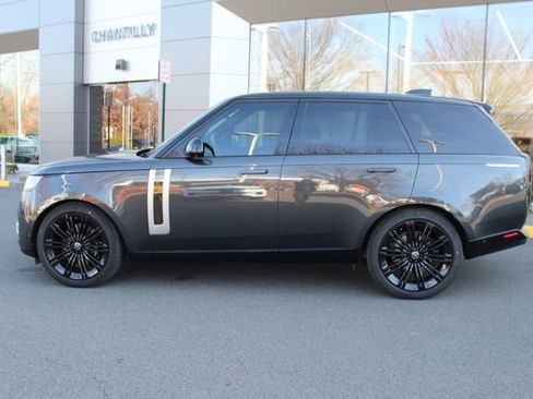 Used 2025 Land Rover Range Rover SV image 6