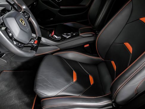 Used 2021 Lamborghini Huracan EVO image 22