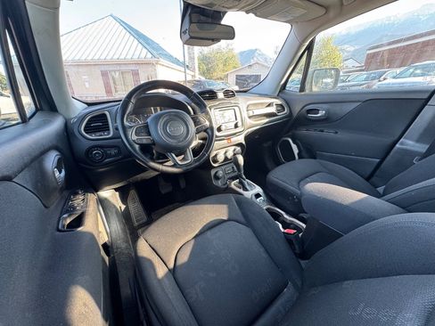 Used 2017 Jeep Renegade Latitude w/ Trailer Tow Group AWD/4WD image 17