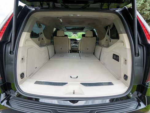 Used 2023 Cadillac Escalade ESV Sport Platinum AWD/4WD image 29