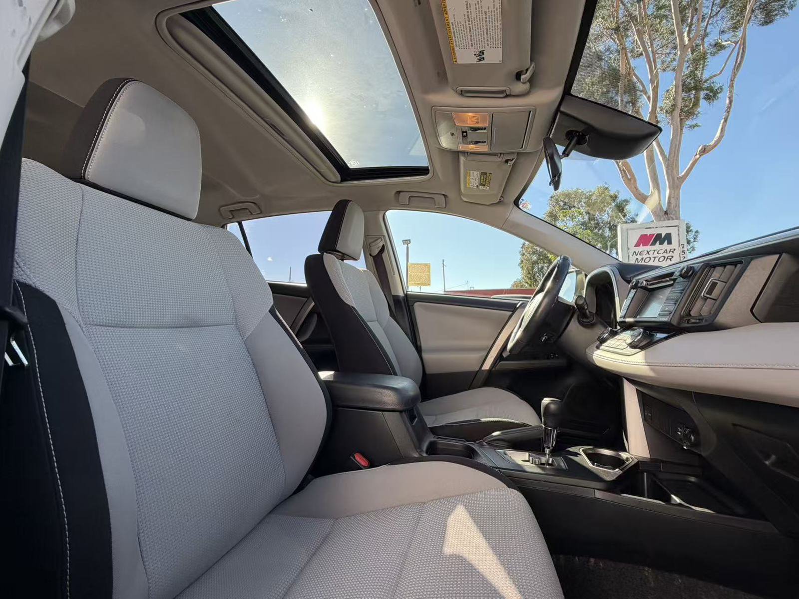 Used 2018 Toyota RAV4 XLE FWD image 9