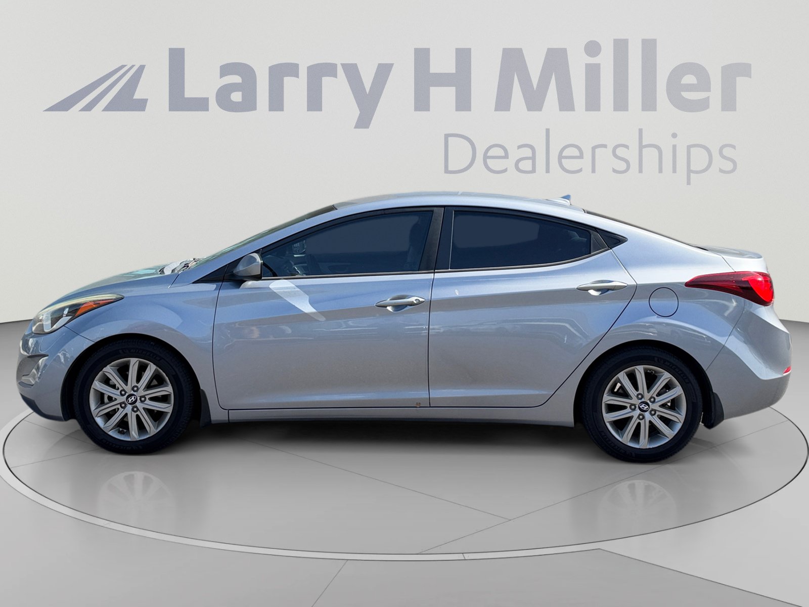 Used 2015 Hyundai Elantra SE w/ Option Group 02 FWD image 2