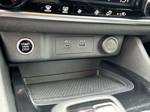 Used 2023 Nissan Rogue SV FWD image 27