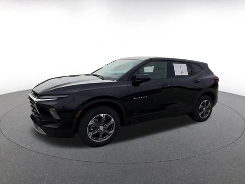 Used 2025 Chevrolet Blazer LT FWD image 8