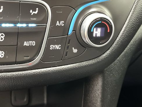 Used 2018 Chevrolet Equinox LT image 21