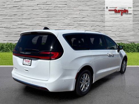 New 2025 Chrysler Pacifica Select image 5