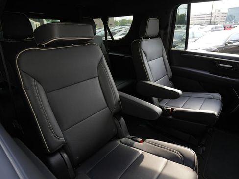 Used 2025 Chevrolet Suburban Premier AWD/4WD image 30