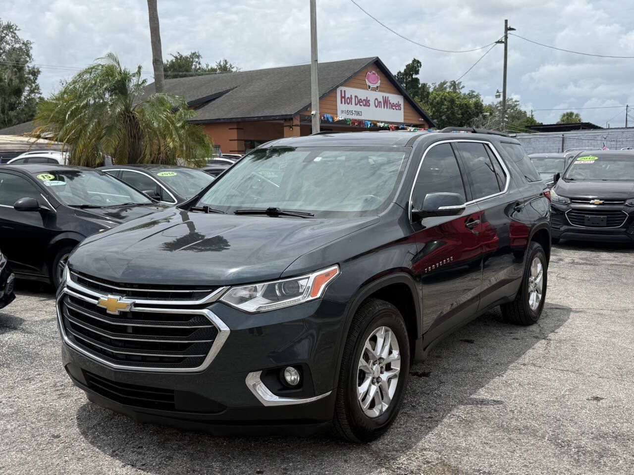 Used 2019 Chevrolet Traverse LT FWD image 2