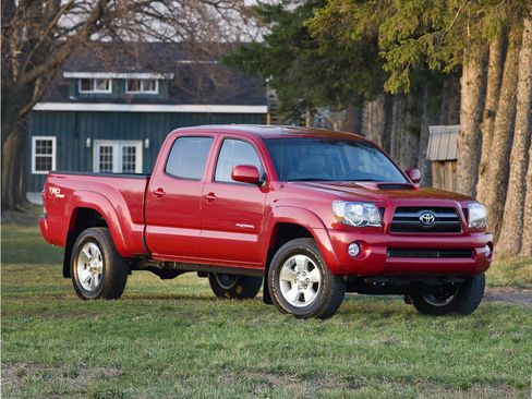 Used 2010 Toyota Tacoma PreRunner RWD image 1